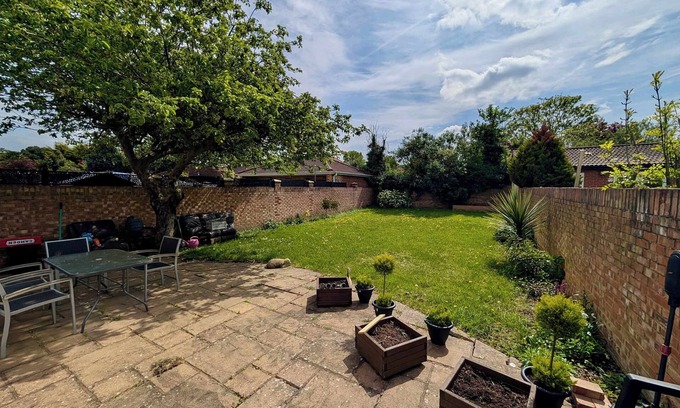 Heston Casa | Spacious House With Amazing Backyard and Parking