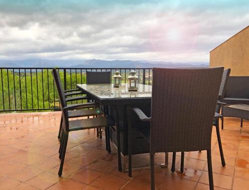 Cretas Casa | Spacious House in Cretas with Mountain View