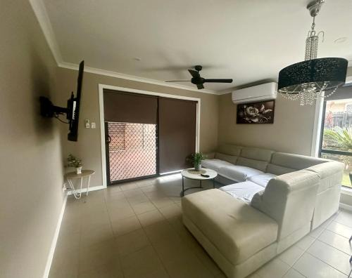 Redbank Plains Casa | Spacious House in Redbank Plains