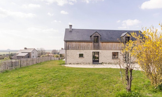 Vains Cabaña | Casa espaciosa cerca del Mont Saint Michel con chimenea