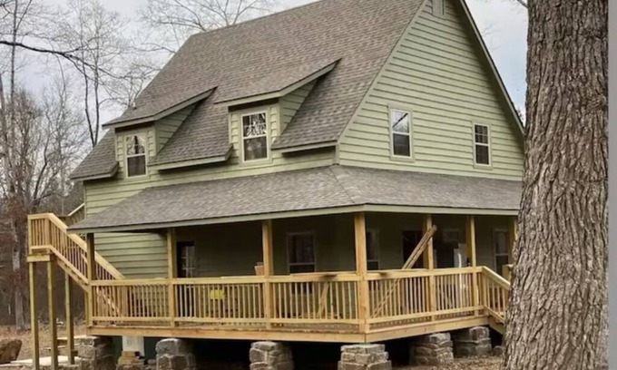 Ozark Casa | Spacious House near OHV trailhead and next to the Mulberry River at Cass Arkansas. Get 10% off per day when booking 5 days or more.
