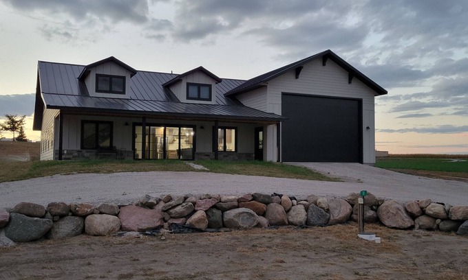 Lake Andes Casa | Spacious house near a lake with great fishing and boating