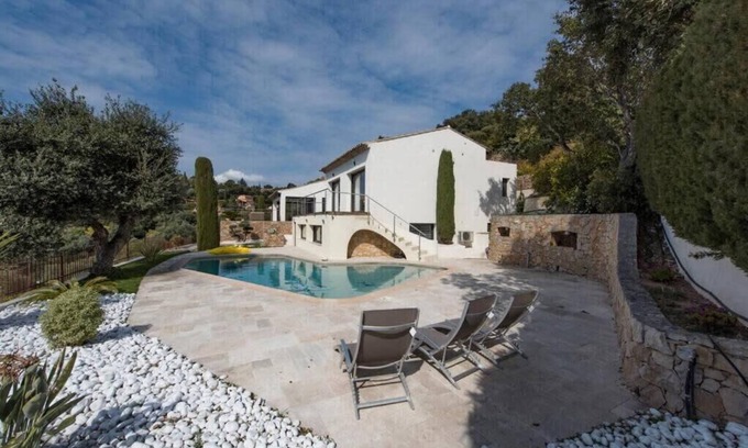 Saint-Raphael Casa | Spacious house with pool - near beach