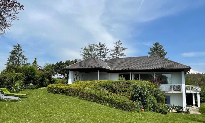 Lichtenfels Casa | Spacious house with garden and magnificent views of the Upper Main Valley