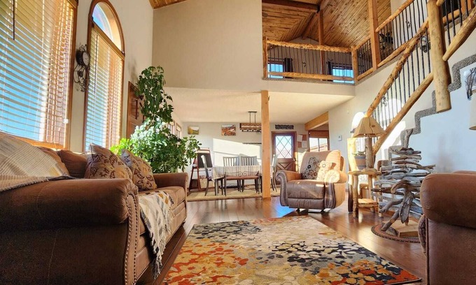 Mancos Casa | Spacious house with the most amazing sunrise and sunset views.