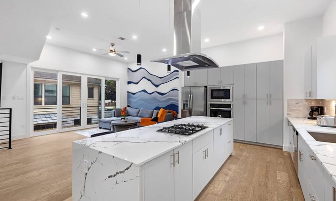 South Central Houston Casa | Spacious Houston 3bed3 Bath Family Townhome