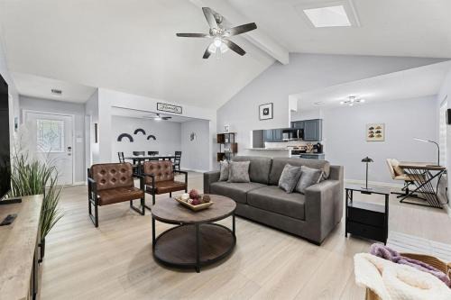 Atascocita Villa | Spacious Humble Retreat - Near IAH & Lake Houston - Sleeps 9