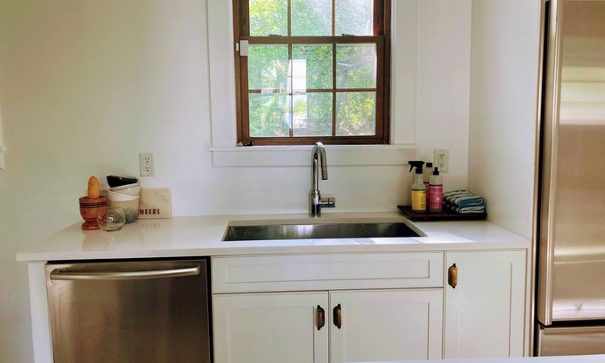 North Side Casa | Spacious, Immaculate, Historic 6-bedroom home minutes from NYC