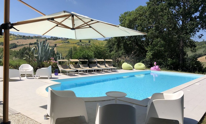 Monte San Pietrangeli Villa | Espaciosa villa rural con piscina.