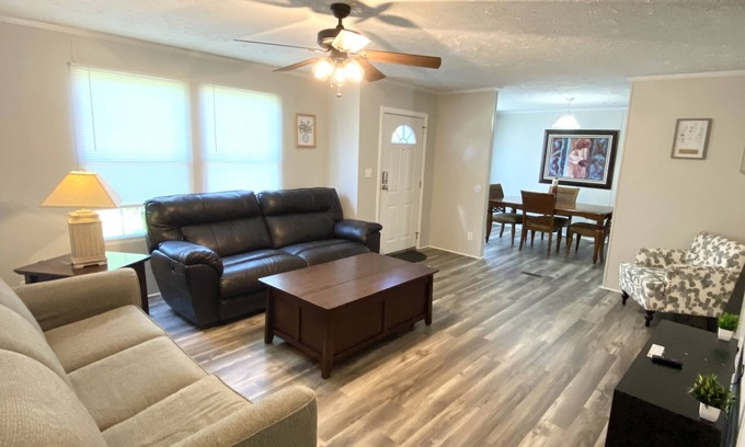McCutcheon Field Casa | Spacious Jacksonville Getaway