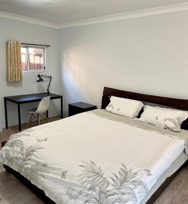Marsfield Casa | Spacious King Size Private Room Pet Friendly