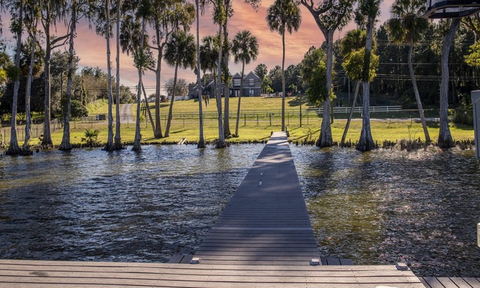 Thonotosassa Casa | Spacious Lake Front , Private Pool/Spa and Dock