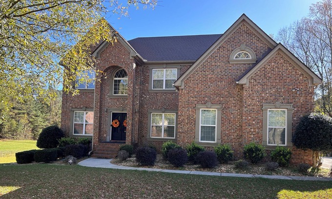 Covington Casa | Spacious Lake Front Retreat 7bd Slps 14+, Hoops, Gym, Deck, Theater Chez Sah Wah