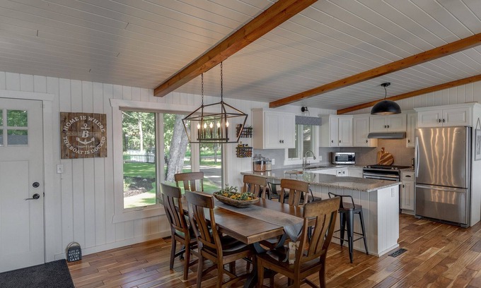 Crosslake Cabina | Spacious Lake Home w/panoramic views, fireplace, fire pit, beach