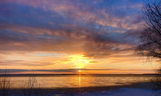 Traverse City Casa | Spacious lake house north of TC. A/C. Dock, kayaks. Pet ok
