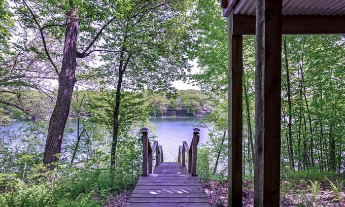 Almelund Casa | Spacious Lake House + Fast WIFI + Coffee Bar + Gorgeous Views!