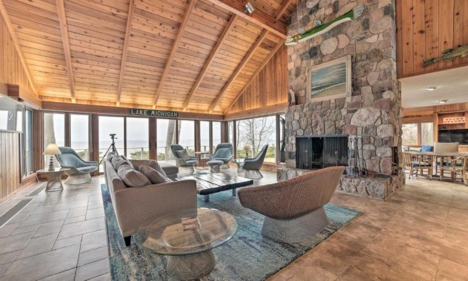 Lake Leelanau Casa | Spacious Lake Leelanau Home on Lake Michigan!