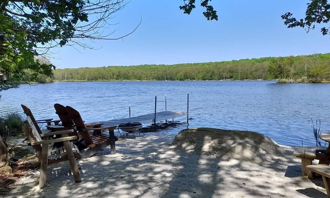 Gouldsboro Cabina | Spacious Lakefront 4 bedroom, 2 bath Mountain Retreat with Private Beach, Kayaks