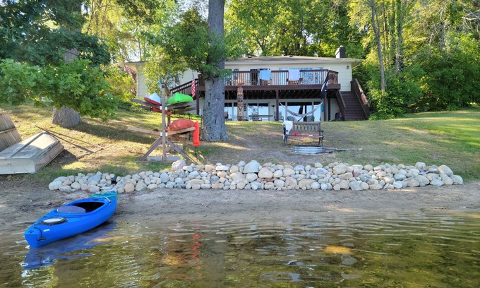 Sister Lakes Casa | Viento de verano en Cable Lake