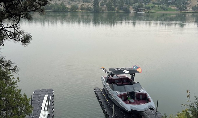 Helena Casa | Spacious lakefront home with stunning views!