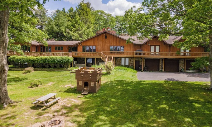 Paradise Point Casa | Paradise Point - Lakefront Home w / Large Level Lawn