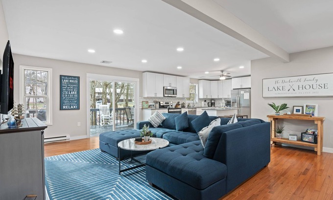 Albrightsville Casa | Spacious LakeHouse: Hottub, Sauna, Firepit, Games!