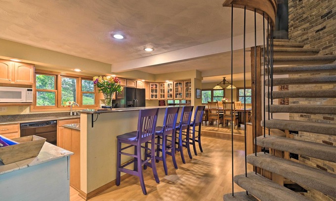 Lake Ripley Casa | Spacious Lakehouse w/ Deck, Kayaks, & Dock!