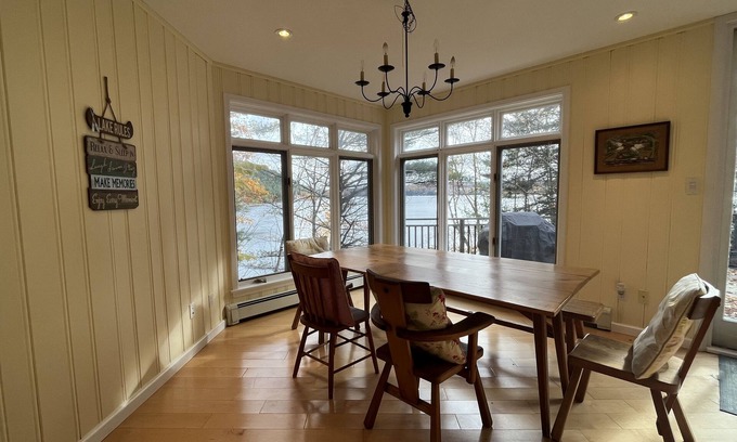Utterson Cabaña | Spacious Lakeside Cottage on beautiful Mary Lake - Muskoka, Huntsville