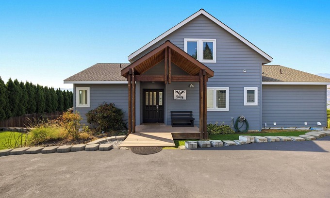 Manson Casa | Spacious Lakeview Retreat w/ Hot Tub & Game Room!