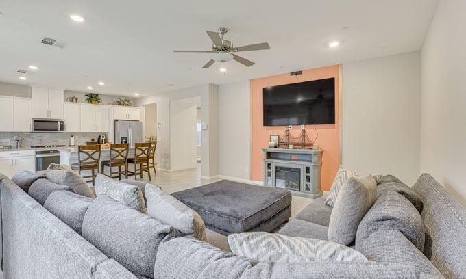 Las Vegas Casa | Spacious Las Vegas Home w/ Patio, 17 Mi to Strip!