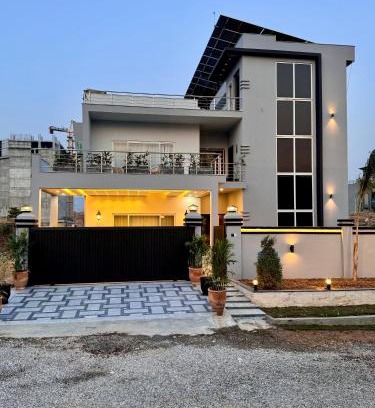 Hassan Abdal Cama Y Desayuno | Spacious & Lavish Kanal Portion in Islamabad