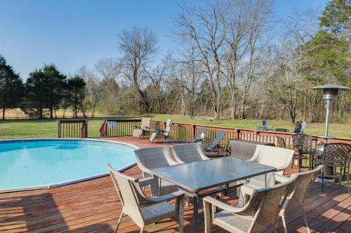 Lebanon Casa | Spacious Lebanon Home with Pool 6 Mi to Downtown!