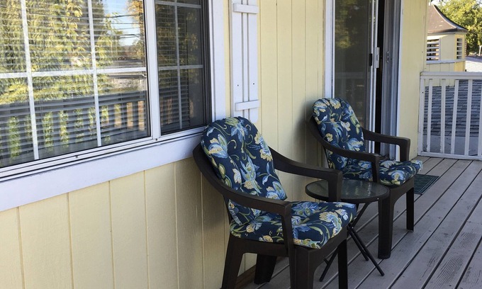 Medford Apartamento | Spacious, light and clean, quiet neighborhood close to amenities