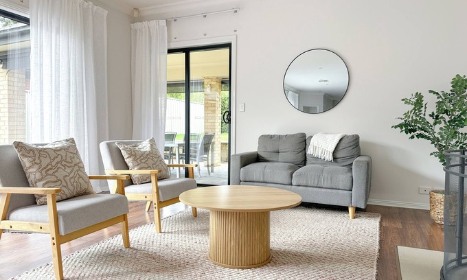 Littlehampton Casa | Spacious Littlehampton Lodge - 4 Bedroom Home with AC