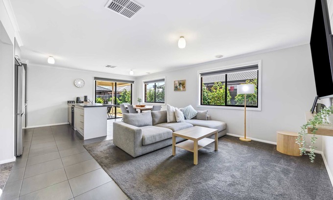 Lucas Casa | Spacious Living, Lucas