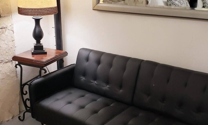Western Division Apartamento | Spacious Loft 1-Bedroom centrally-located place #2