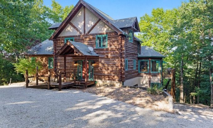 Camdenton Casa | Spacious Log cabin with amazing lake views! Only minutes from LOZ attractions.