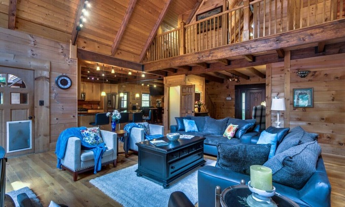 Millville Cabina | Spacious Log Villa 6700sf Hot tub-wine country-19ac