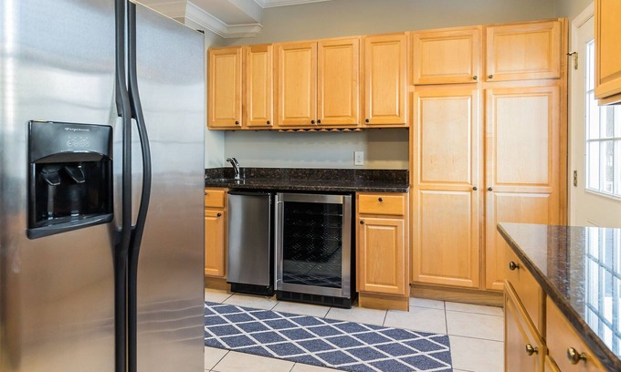 Petworth Casa | Spacious Longterm DC Townhouse - w/Parking + Metro