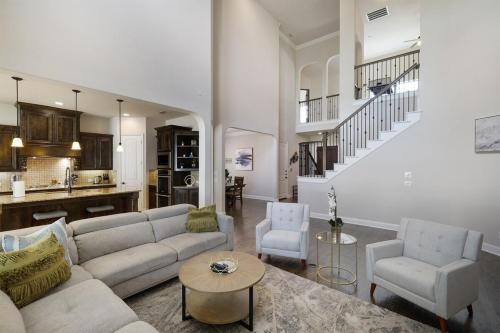 Frisco Casa | Spacious & Luxe 5 Star Neighborhood Movie Theatre