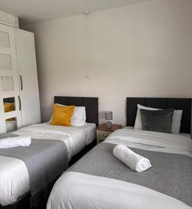 Walsall Casa | Spacious Luxurious Serviced Accommodation 1