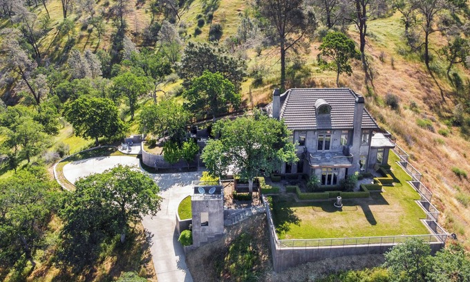 Friant Villa | Spacious Luxurious Villa Overlooking Millerton Lake