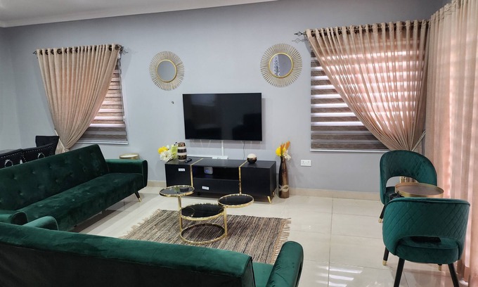 Nungua Apartamento | Spacious Luxury 3Bed Hse in Tema Netflix