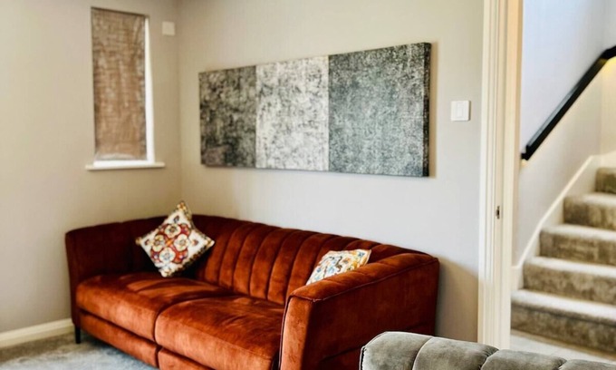 Colchester Casa | Spacious luxury home with garden & parking