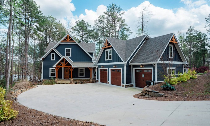West Union Casa | Spacious Luxury Lakefront Home w/ Hottub, Outdoor Sauna, & Gym Near Clemson