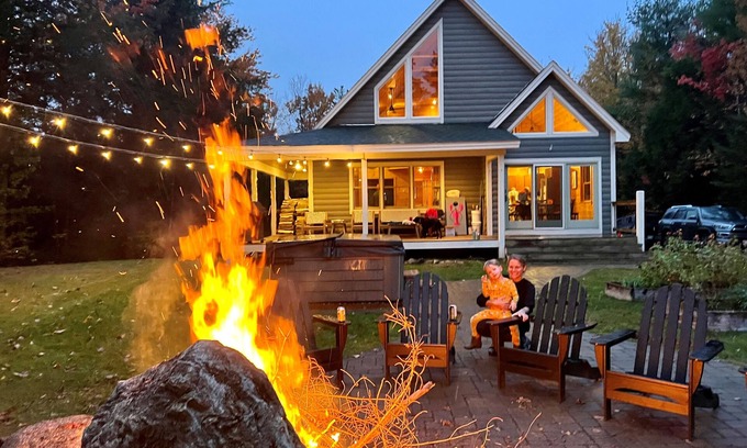 Greenwood Chalet De Esquí | Spacious Maine Mountain Escape – Sleeps 15, Hot Tub, Ping Pong & Trails