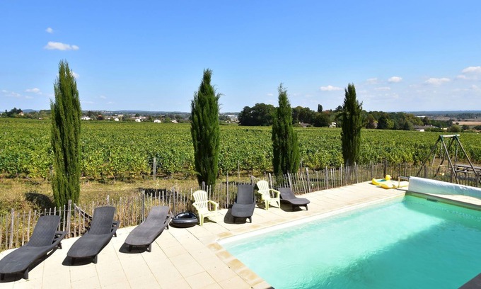 Chaintre Villa | Espaciosa mansión en Vinzelles con piscina