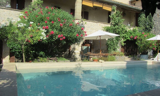 Belvezet Otro | Casa de campo provenzal del siglo XVIII, piscina privada, para 10 personas, cerca de Uzès