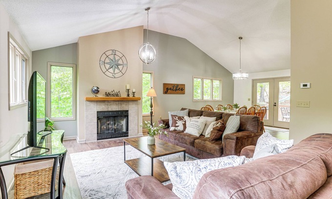 Massanutten Casa | Spacious Massanutten Home w/ Hot Tub & Sauna!
