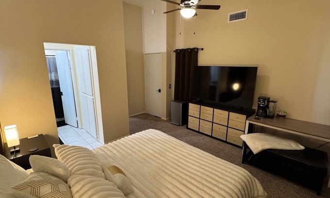 Valencia Casa | Spacious Master Suite in Charming Valencia